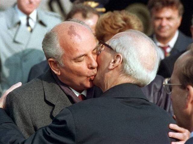 Erich Honecker, Michail Gorbačov