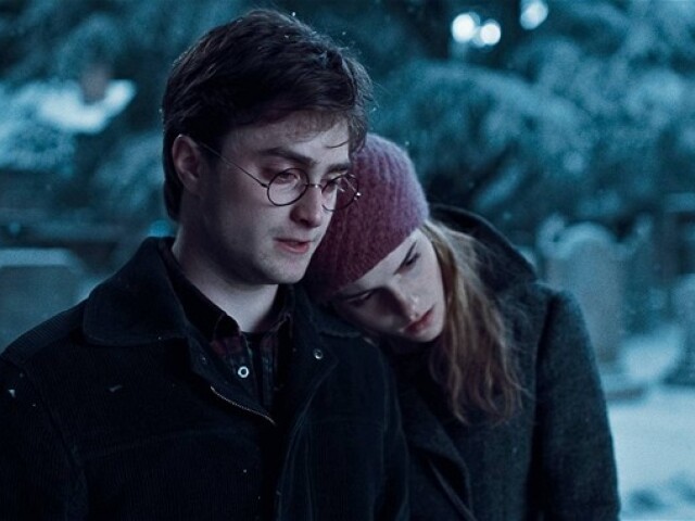 Daniel Radcliffe v úlohe Harryho Pottera a Emma Watsonová ako jeho kamarátka Hermiona.