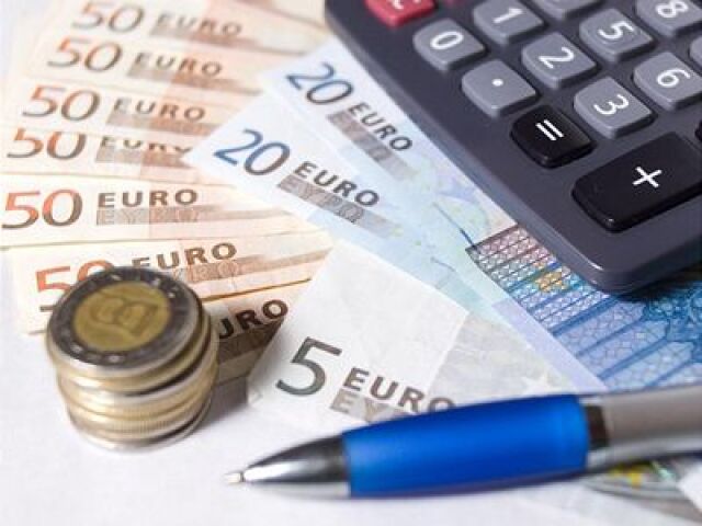 Euro, peniaze, kalkulačka