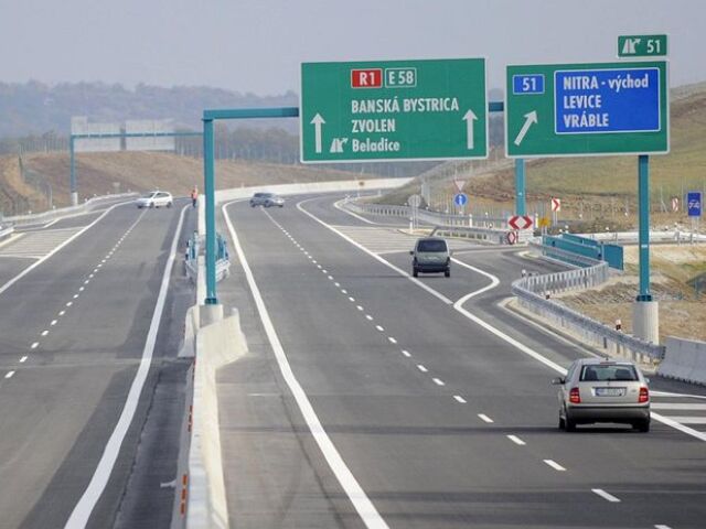 R1, otvorenie