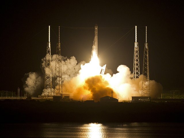 Falcon-9, komerčná raketa