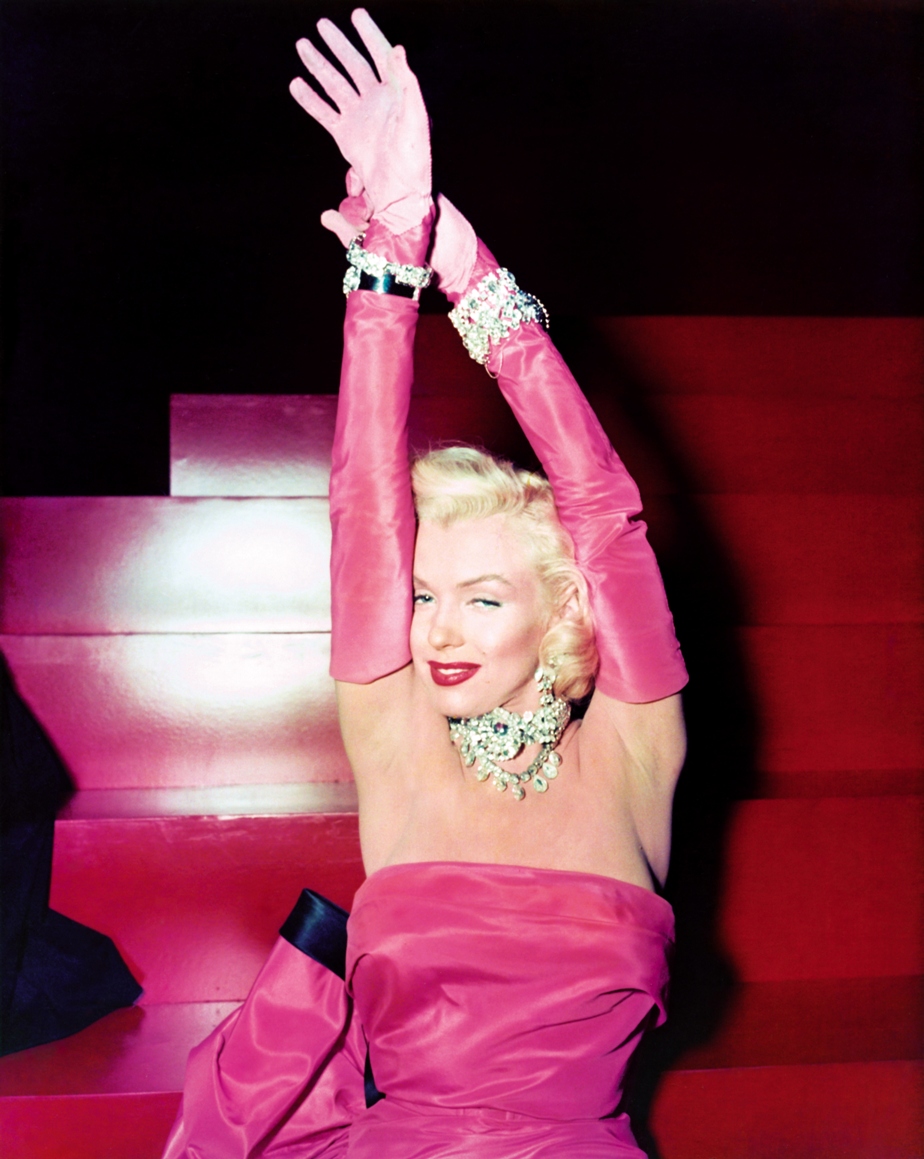 Herečka Marilyn Monroe na nakrúcaní filmu Páni majú radšej blondínky.