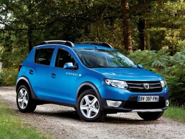 Verzia Stepway je v porovnaní s rovnako motorizovaným štandardným Sanderom ťažšia o 60 kg. Vyššia svetlá výška a aerodynamický odpor verzie Stepway znamenajú, že jej max. rýchlosť je nižšia o 6 km/h (7 km/h pri 1.5 dCi).