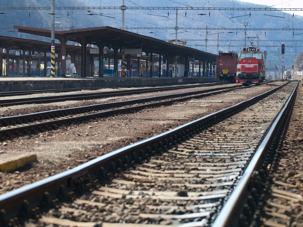 Vlak, koľaje, železnice