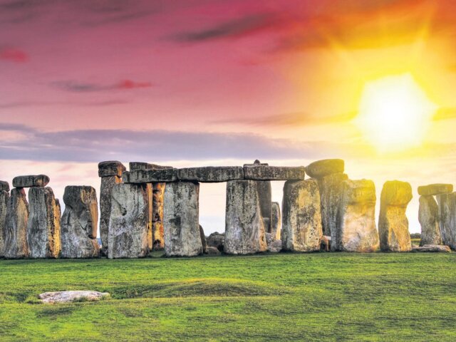 Na mieste, kde stojí Stonehenge, bolo predtým pohrebisko aj kruhová kamenná stavba.