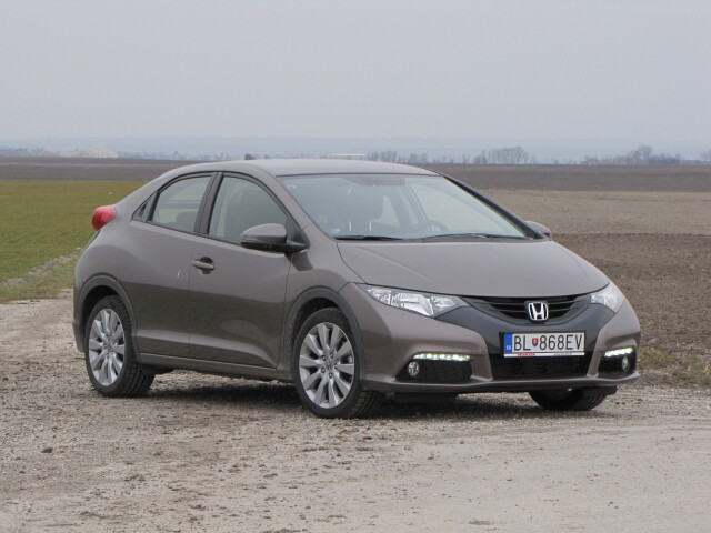 Kým max. zaťaženie prednej nápravy Civicu 2.2 i-DTEC je 1090 kg, pri verzii s motorom 1.6 i-DTEC je to o 40 kg menej. Zadná náprava má pri oboch verziách max. povolené zaťaženie rovnaké (845 kg).