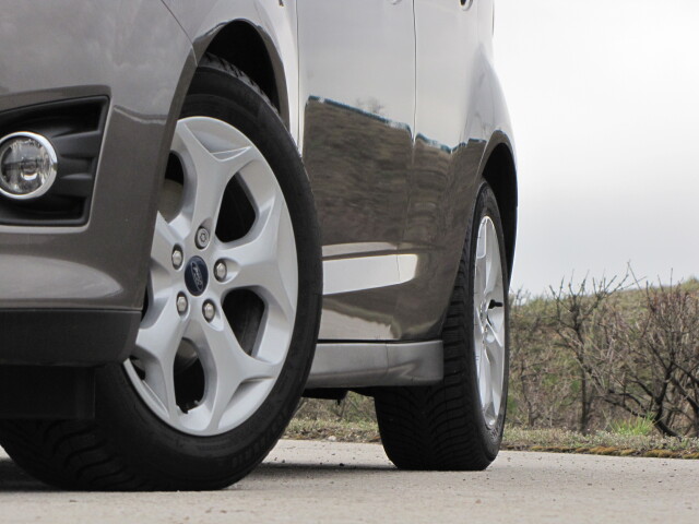 S pneumatikami 205/55 R 16 bol C-Max aj na rozbitých cestách tichý.