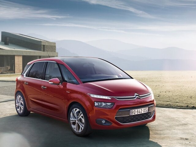 Hoci je C4 Picasso v porovnaní s predchodcom mierne menšie, má o 55 mm dlhší rázvor a podstatne väčšie rozchody (vpredu o 82, vzadu o 31 mm).