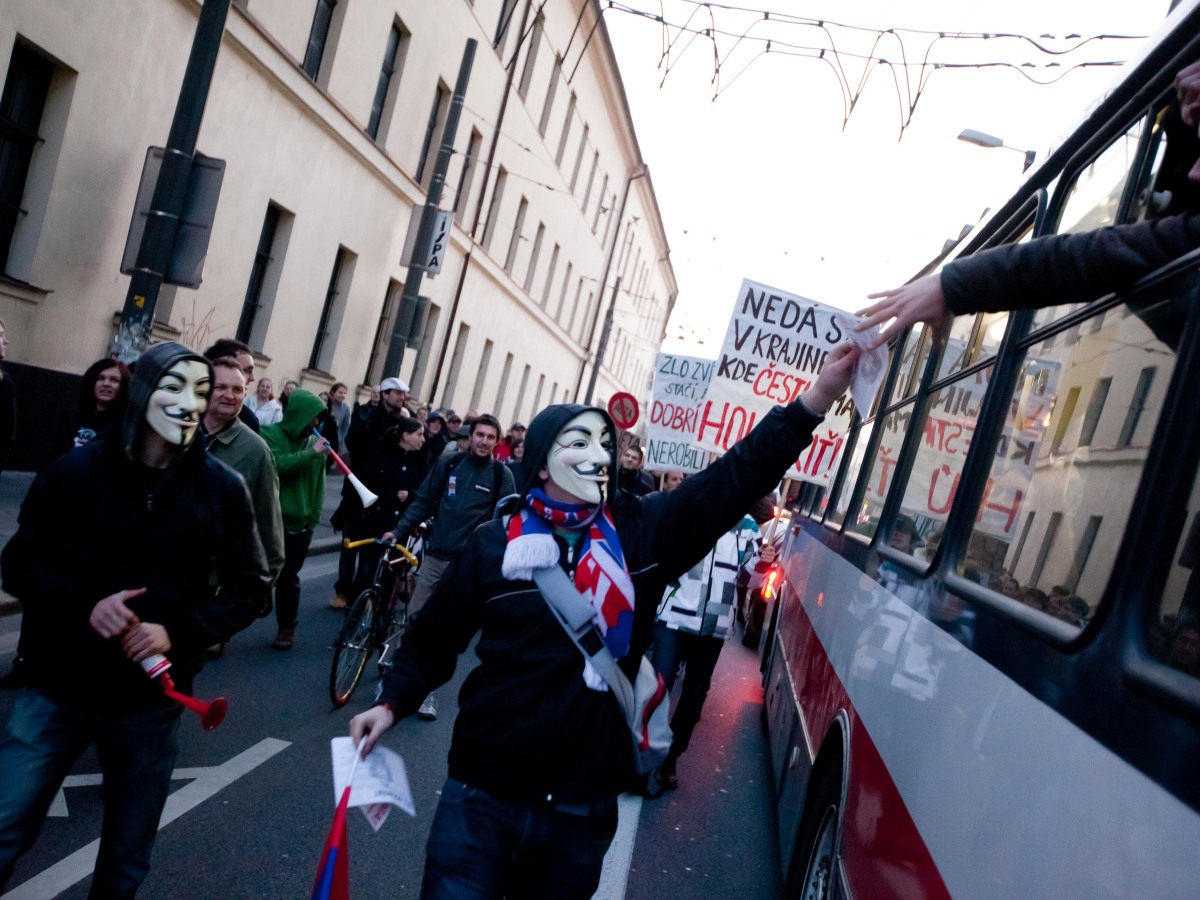 protest, gorila, trolejbus, bratislava