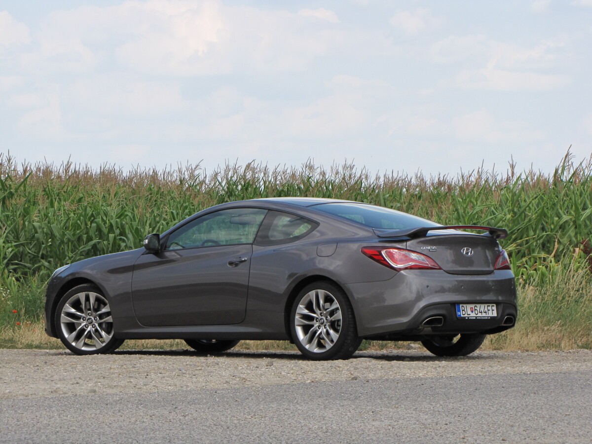 Hyundai Genesis Coupe 3.8 V6 RS