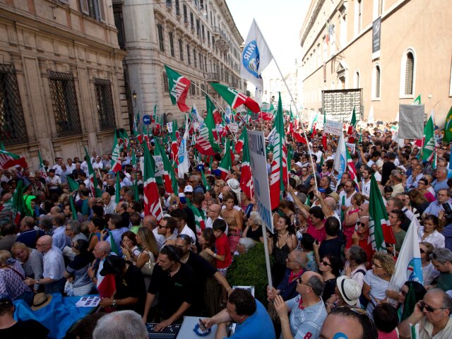 Silvio Berlusconi, protest