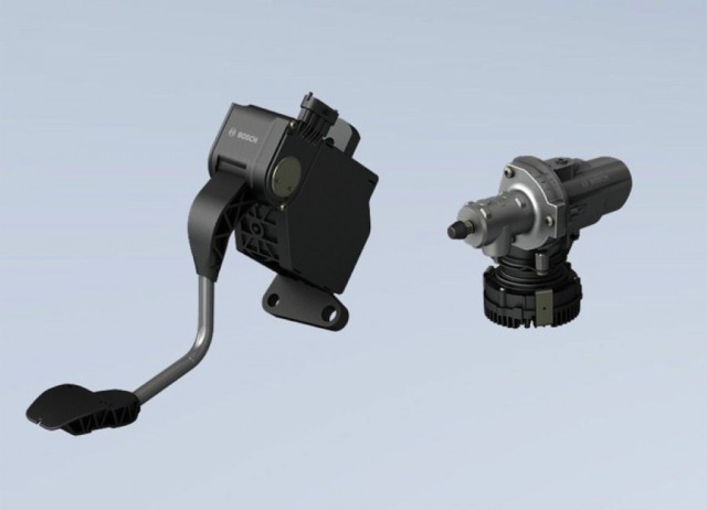 Bosch mal elektronickú spojku e-clutch hotovú a otestovanú už v roku 2013. Dokázala priniesť úsporu paliva až do 10 %, napriek tomu sa v sériových autách nikdy neobjavila.