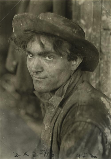 Podobizeň Big Johna sa nezachovala, mohol však mať črty slovenského oceliara z fotoštúdie Lewisa W. Hineho v r. 1909.