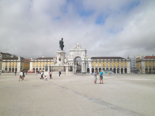 Praça do Comércio bolo po zemetrasení postavené nanovo.