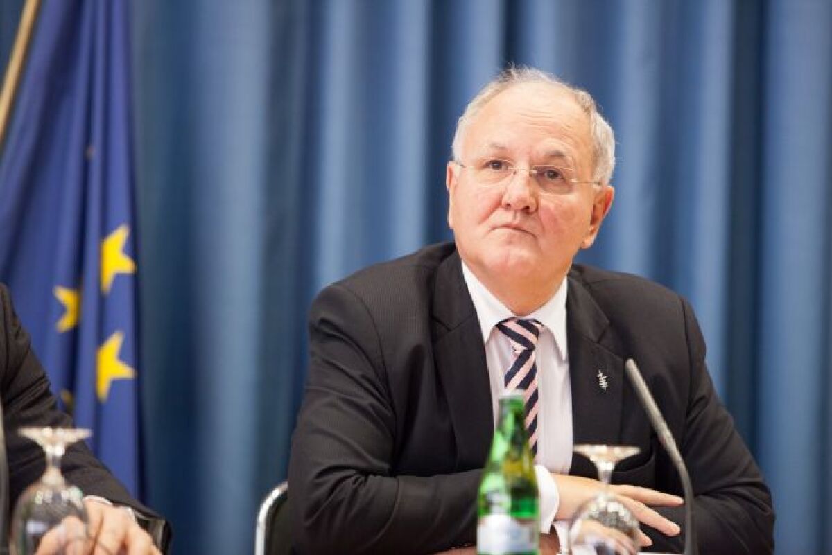 vlada, fico, caplovic