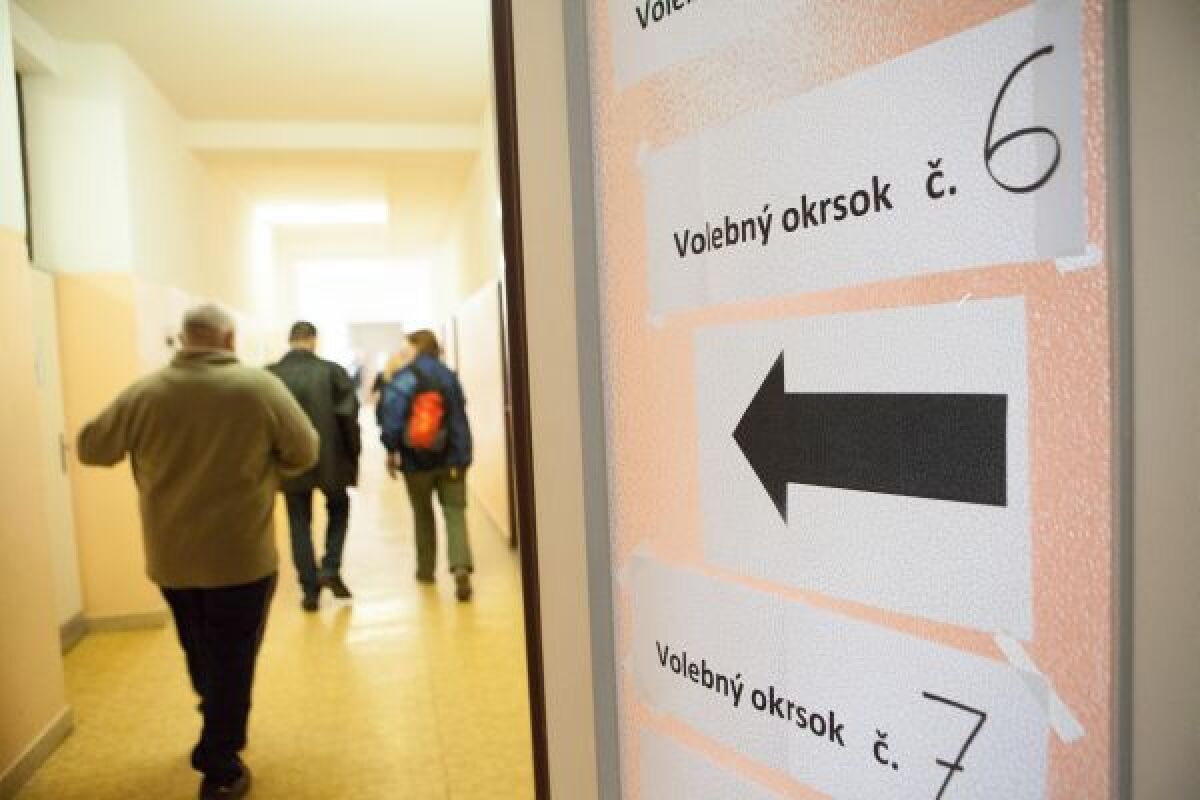 voľby, volebná miestnosť