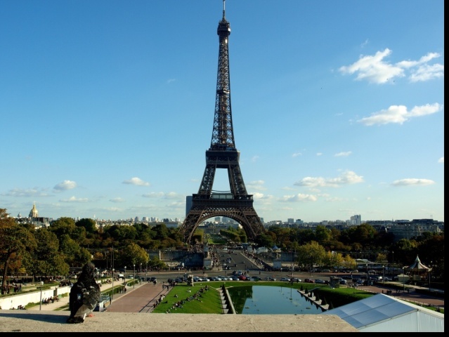 Eiffelova veža sa stala symbolom Paríža.