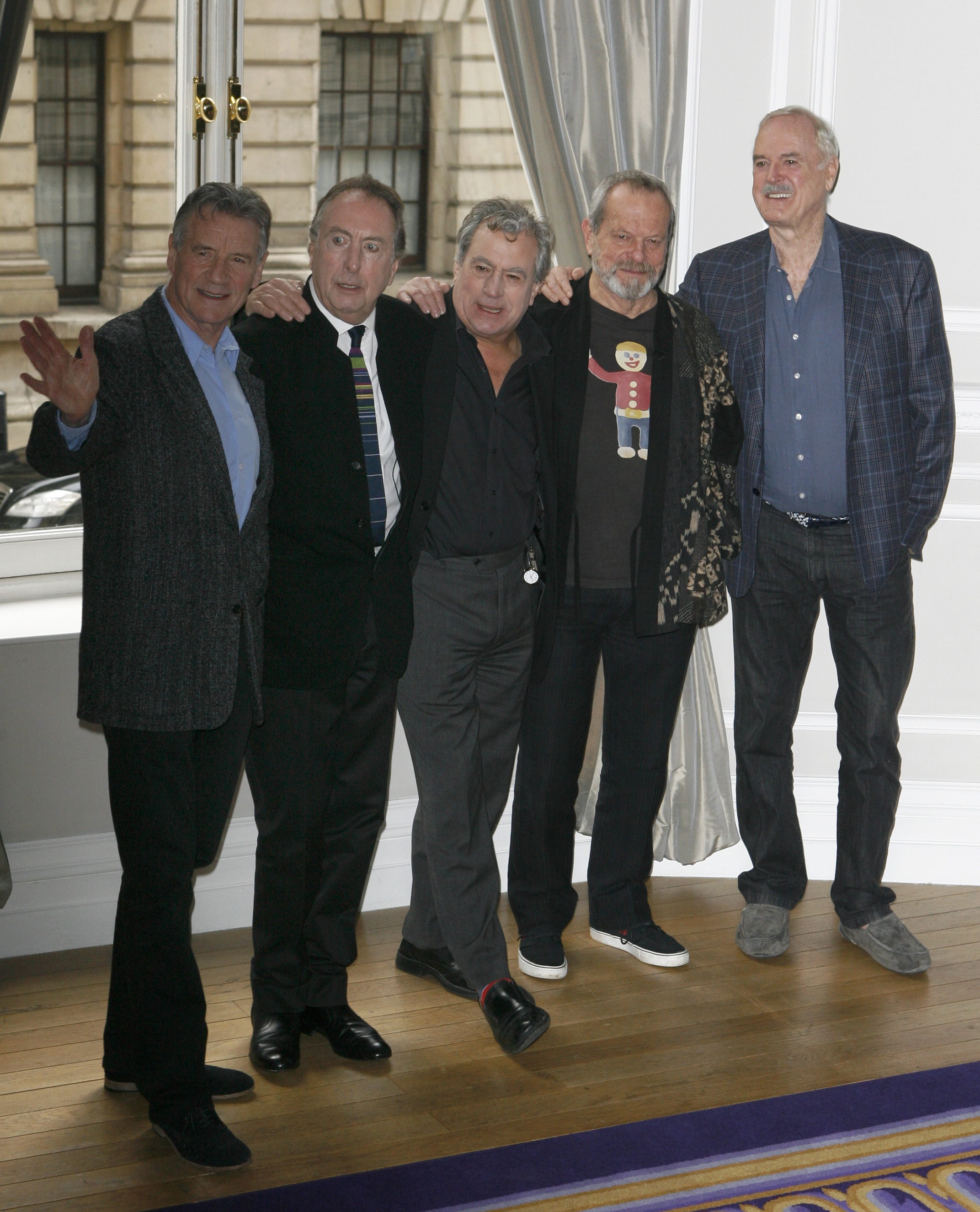 Michael Palin, Eric Idle, Terry Jones, Terry Gilliam a John Cleese z Monty Python. Šiesty člen, Graham Chapman, zomrel v roku 1989.