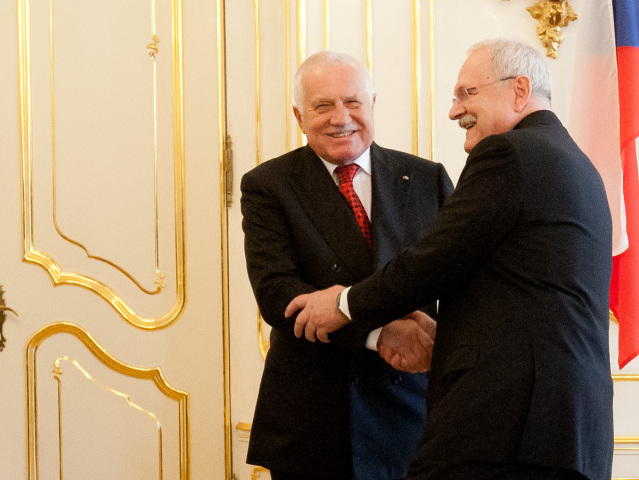 Vo februári sa stretol prezident Ivan Gašparovič so svojím českým náprotivkom Václavom Klausom, ktorý v prezidentskej funkcii končil, v Bratislave. Ich posledná schôdzka sa však uskutočnila v marci v Brne. V slávnej vile Tugendhat si osobne odovzdali najvyššie štátne vyznamenania.