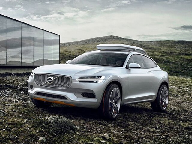 Atraktívny crossover preberá viacero prvkov z predošlej štúdie Volvo Coupé Concept. Napríklad predné svetlá s dennými diódami v tvare ležatého T, či zadné blatníky evokujúce legendárne Volvo P1800.