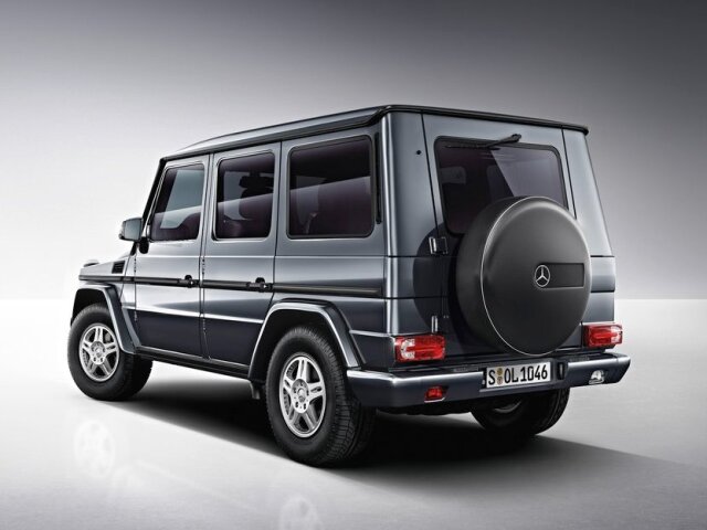 Najvýkonnejšia verzia G 65 AMG s 12-valcovým dvakrát preplňovaným motorom šprintuje na stovku za ťažko uveriteľných 5,3 sekundy.