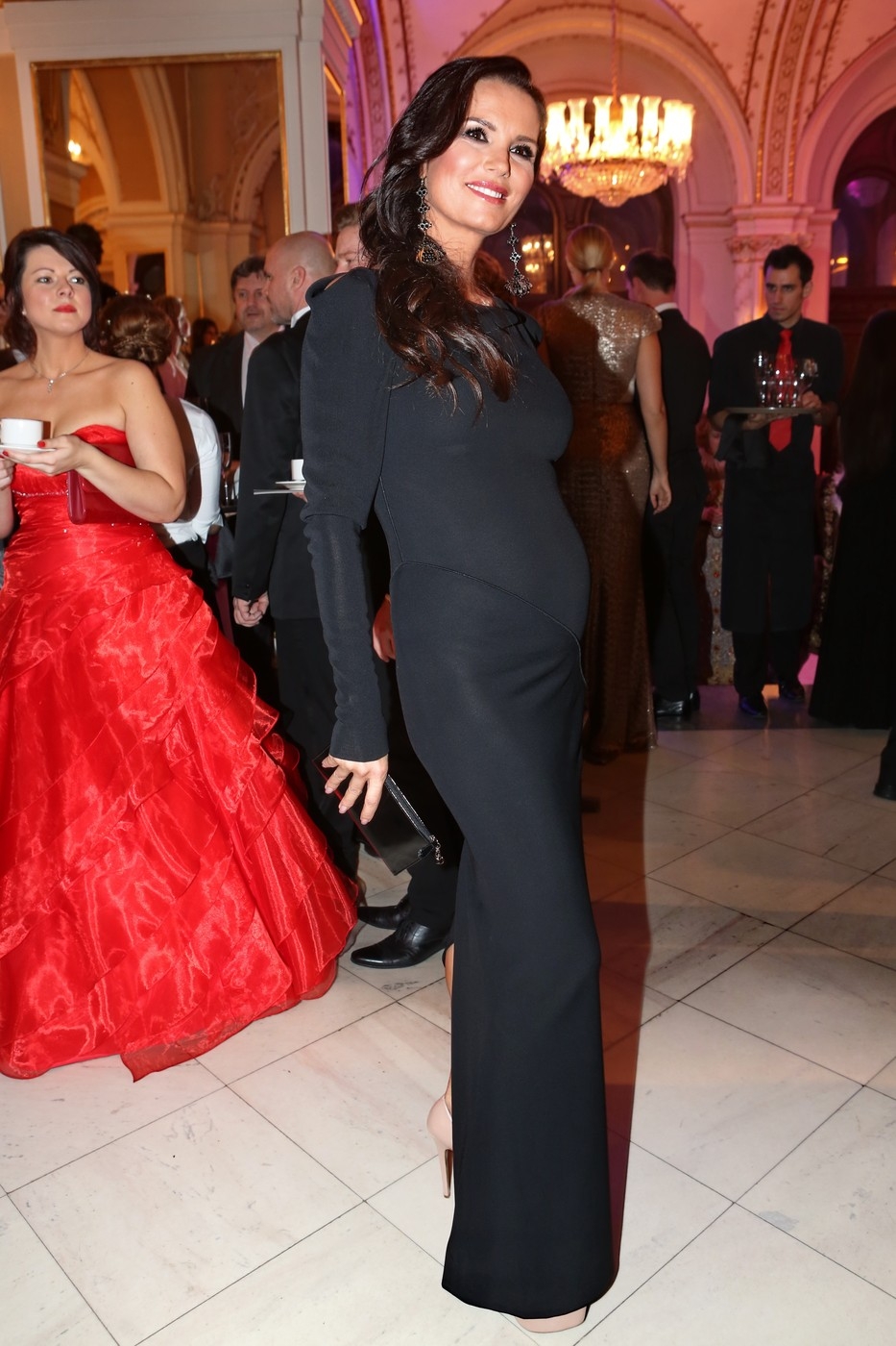 Riaditeľka Miss Universe SR Silvia Lakatošová na plese v opere v Brne.