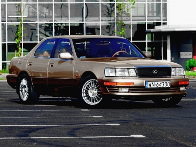 Lexus LS 400