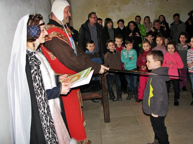 Trenčín, Trenčiansky hrad, školáci, prváci, vysvedčenie