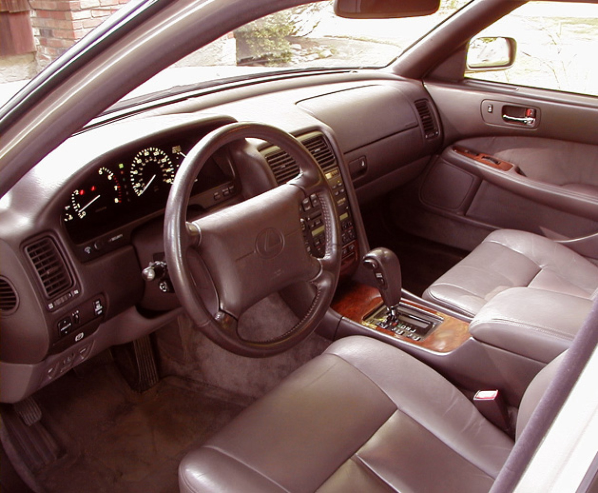 Lexus LS 400