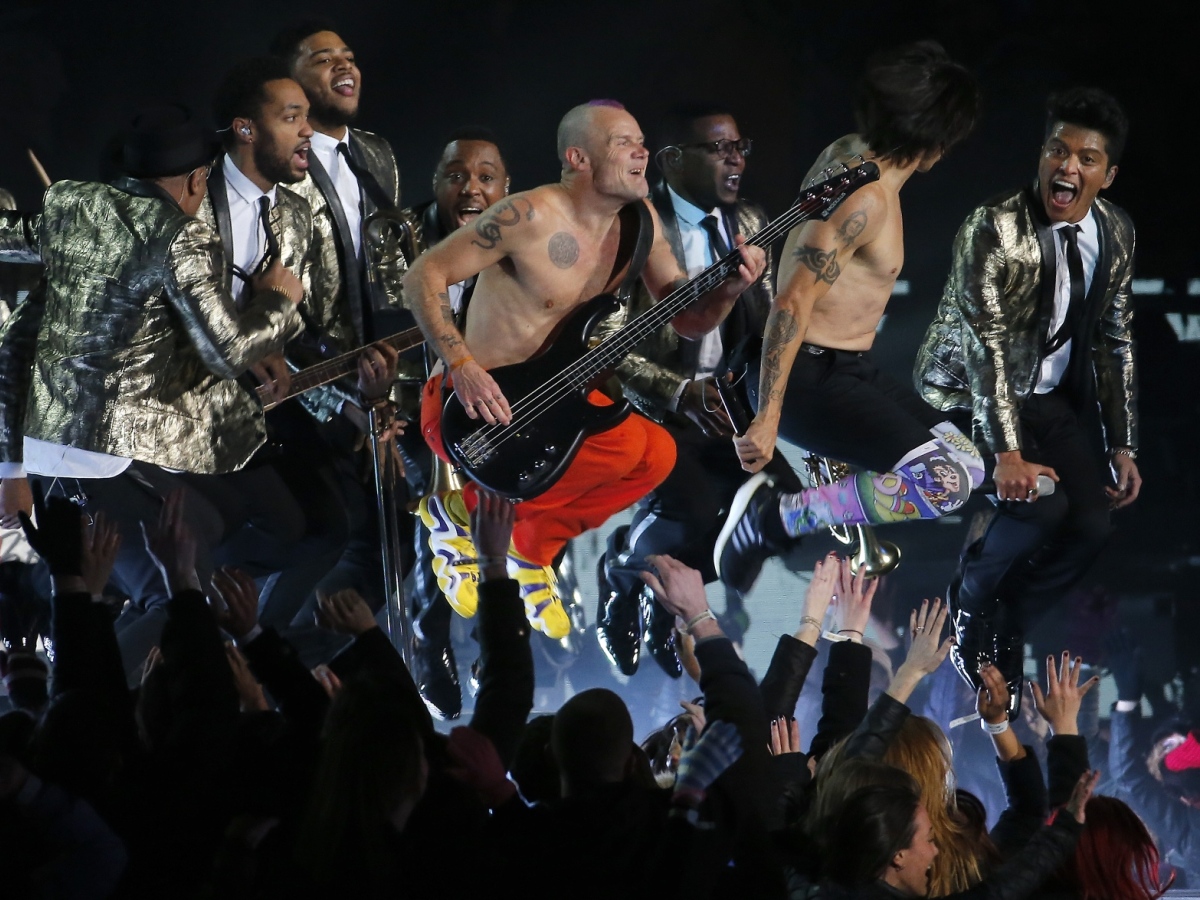 Red Hot Chili Peppers a Bruno Mars