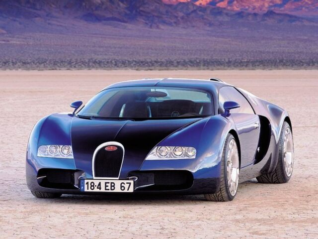 Prvým Veyronom bol koncept Veyron 18.4 z roku 1999, ktorého dizajn už navrhoval koncern Volkswagen.
