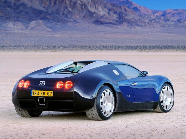 Sériová verzia Bugatti Veyron z roku 2005 mala zlepšenú aerodynamiku a nové pneumatiky Michelin PAX.