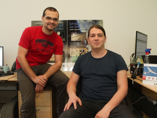 Alexander Kutka a Jakub Kapuš zo Slovenskej organizácie pre vesmírne aktivity.