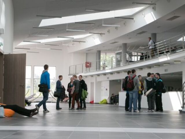 STU, FIIT, informatika, študent, vysoká škola