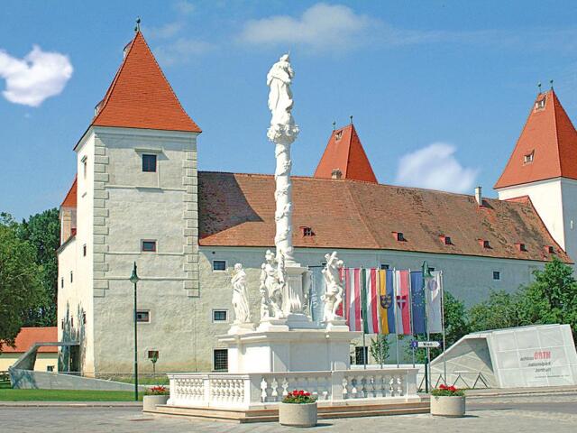 Pôvodne vodný hrad Orth je dnes centrom Národného parku Dunajské lužné lesy.