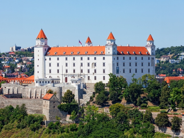 Objavte pivničné priestory Bratislavského hradu a najvzácnejší sarkofág Etruskov na unikátnej výstave.
