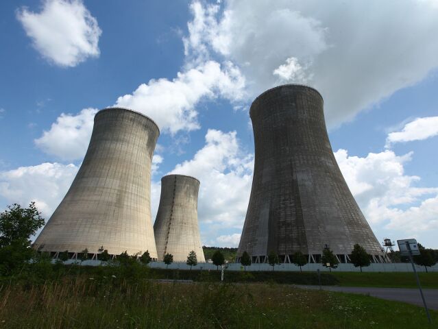 jadrova energia, mochovca, atomova elektraren, chladiace veze