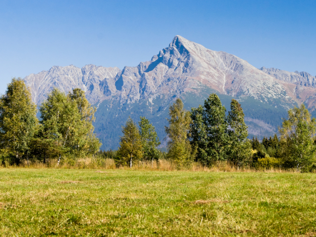 Kriváň je svojou výškou 2 494 m.n.n dominantou Liptova.