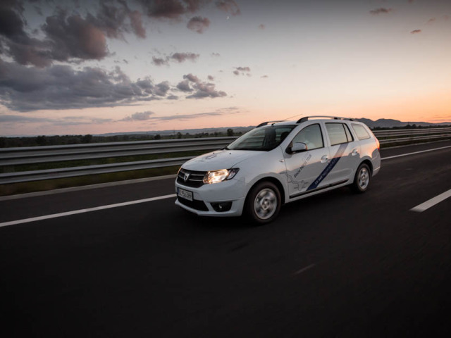 Cesta domov je takmer na konci. Bratislava nás víta blížiacou sa búrkou. Na tachometri máme už viac ako 2 100 km.