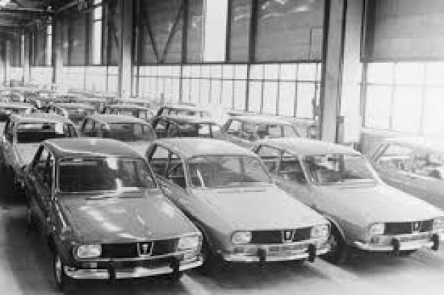 O rok neskôr pribudla legendárna Dacia 1300, teda Renault 12, ktorá sa dovážala aj do bývalého Československa.