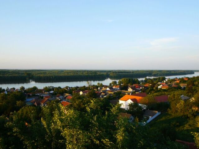 Pohľad na Dunaj z kalvárie nad chorvátskou dedinou Aljmáš.