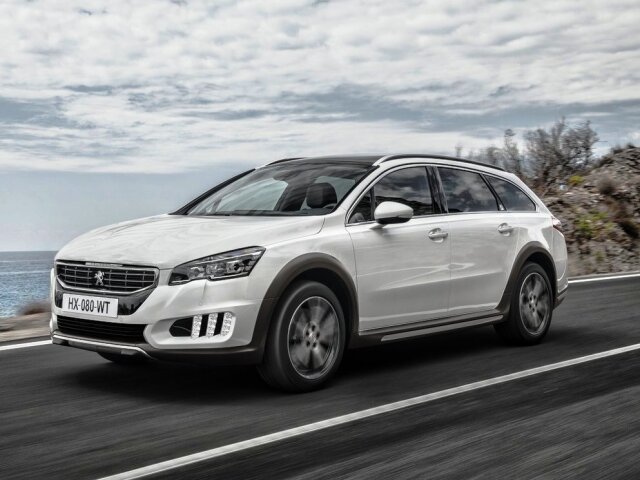 Hneď od počiatku predaja bude k dispozícii aj off-roadovo ladená hybridná verzia 508 RXH. Po prvýkrát si však toto zvýšené kombi budete môcť dopriať aj bez hybridu. Poháňať ho bude motor 2,0 BlueHDi (180).