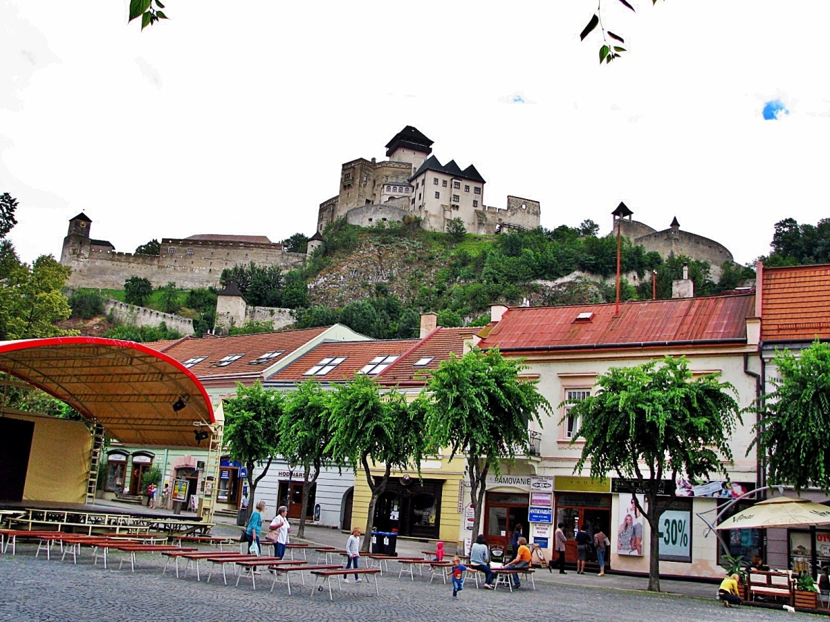 Trenčín, hrad, Trenčiansky hrad, námestie