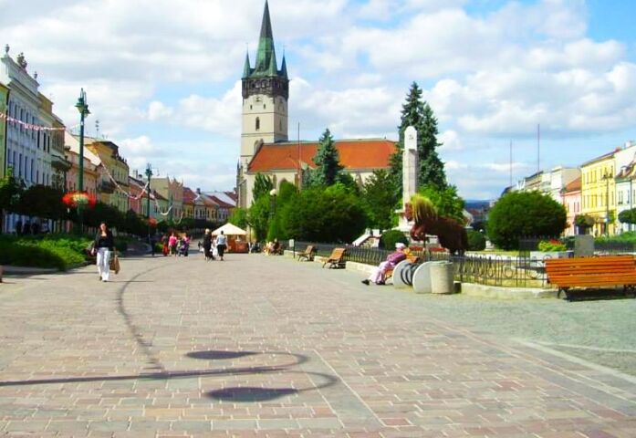 Prešov je tretie najväčšie mesto na Slovensku. Na fotografií je Farský kostol sv. Mikuláša na Hlavnej ulici.