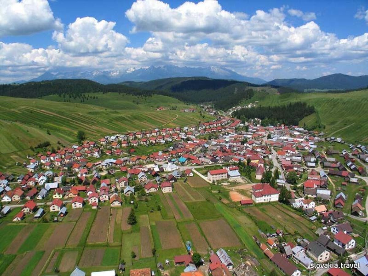 Liptovska teplicka, obec, hory, Tatry,