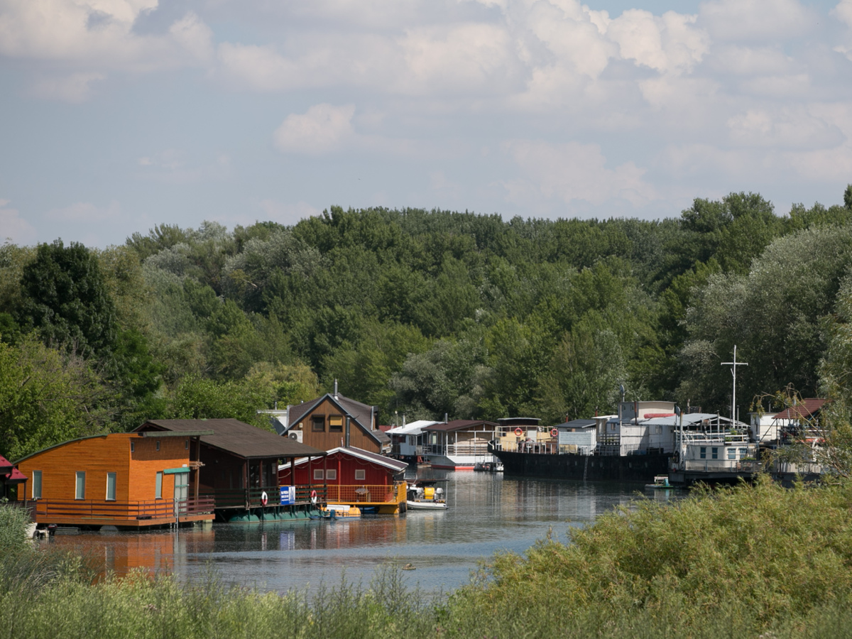 Jarovské rameno, hausbóty