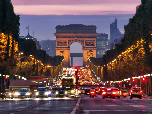 Novoročné oslavy sa v Paríži odštartujú o 21. hodine na Champs-Elysées.