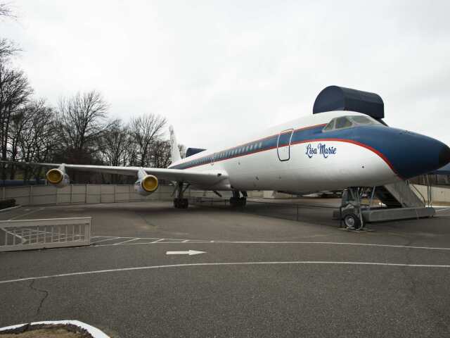 PEOPLE-ELVISPRESLEY/AIRPLANE