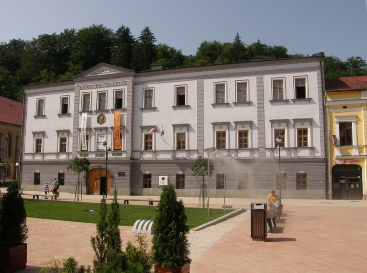 Oravská galéria sa nachádza v