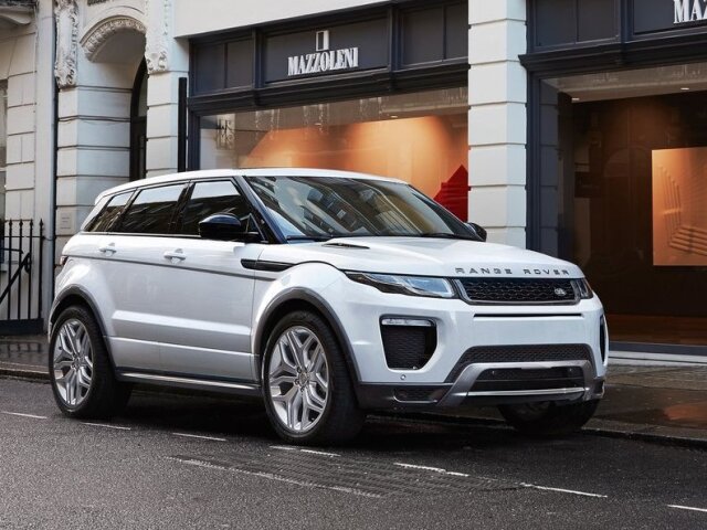 Nové nárazníky a najmä nové adaptívne full-LED svetlá prepožičali Evoque modernejší a úhľadnejší výraz.